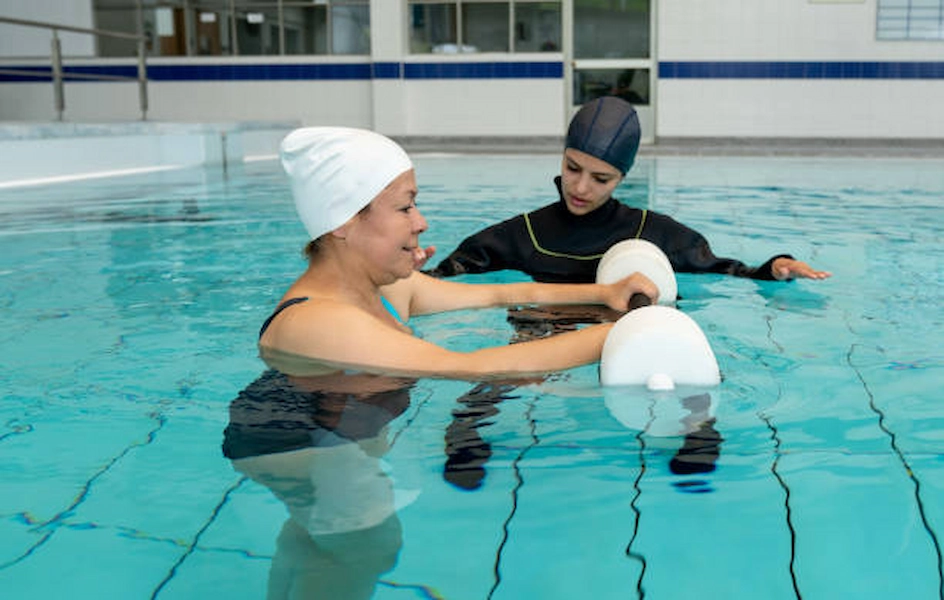 Soothing hydrotherapy treatment in serene environment.