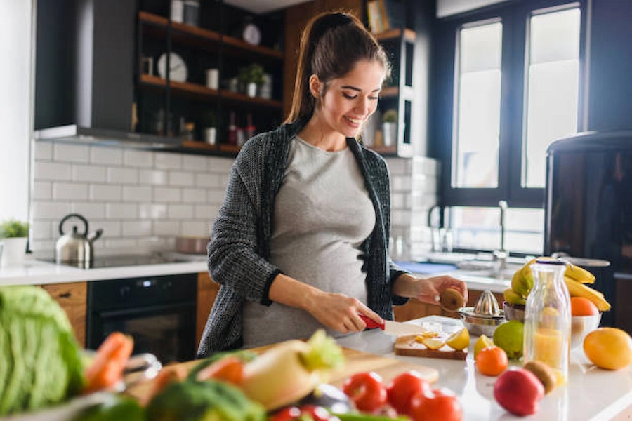 Nutritious foods for expectant mothers' health