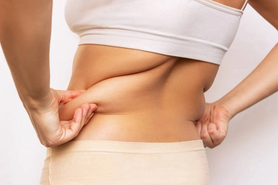 Graphic illustrating strategies for belly fat reduction.