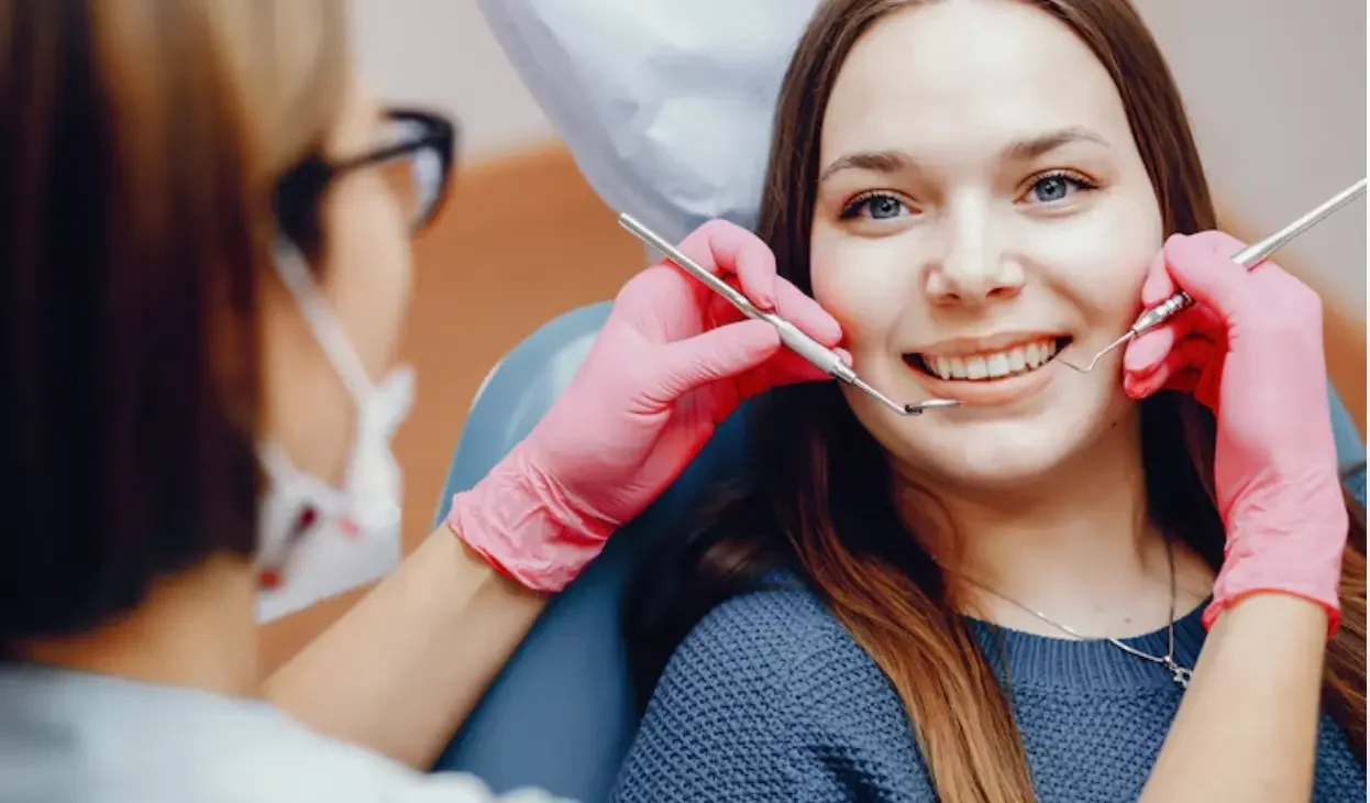 تركيبة اسنان متحركة تجميلية في قطر