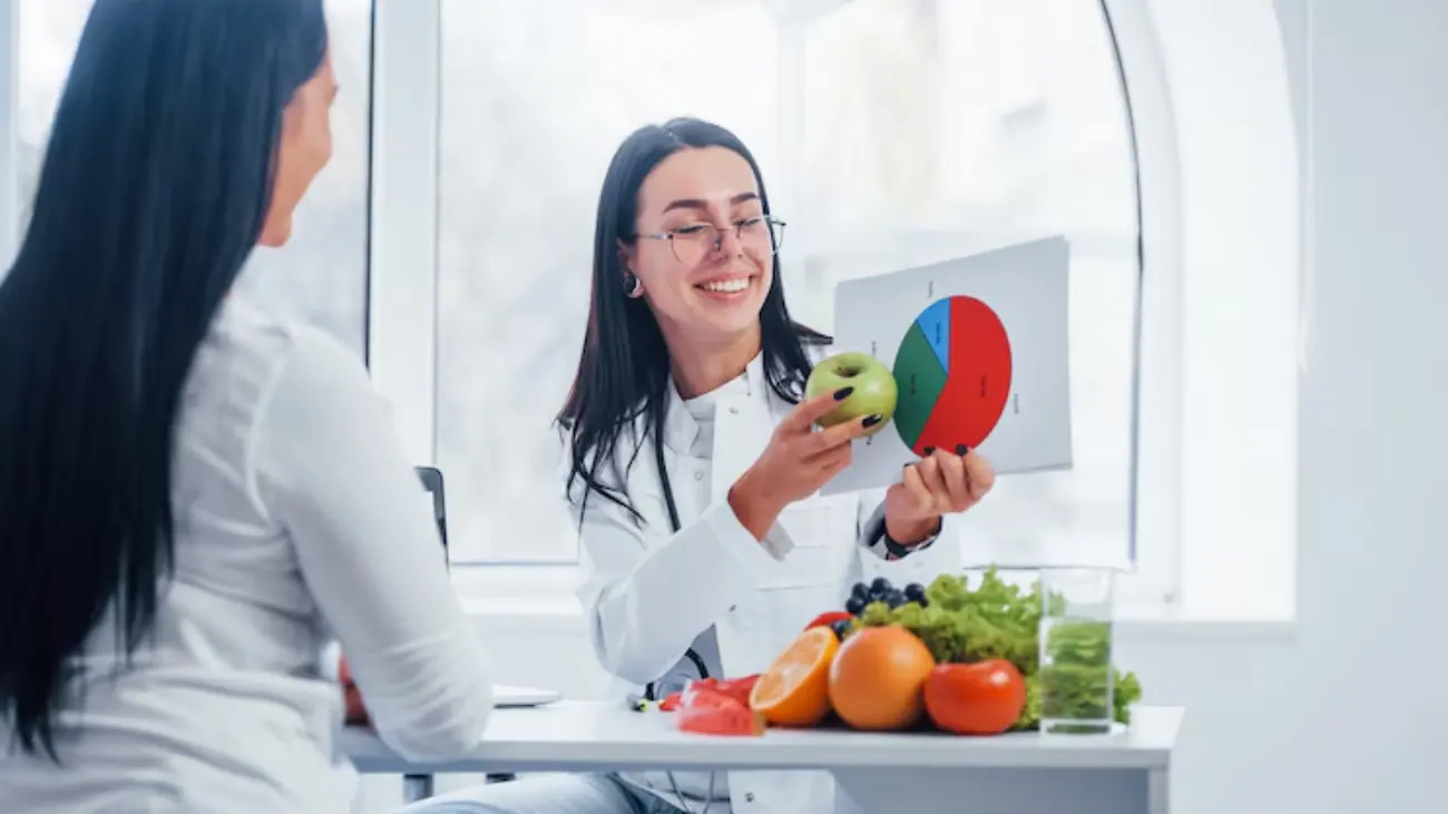 فحص التغذية مع اخصائي تغذية محترف.